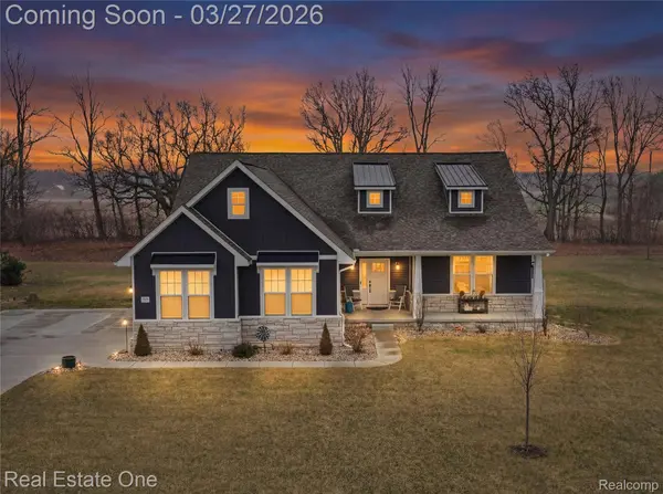 8370 Grist Mill DR, Hartland Township, MI 48430