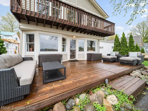 4825 Downing DR, Hamburg Township, MI 48169