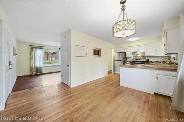 2276 Lakewood WAY, Hamburg Township, MI 48169