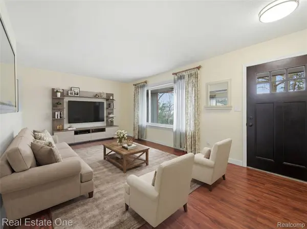 2276 Lakewood WAY, Hamburg Township, MI 48169