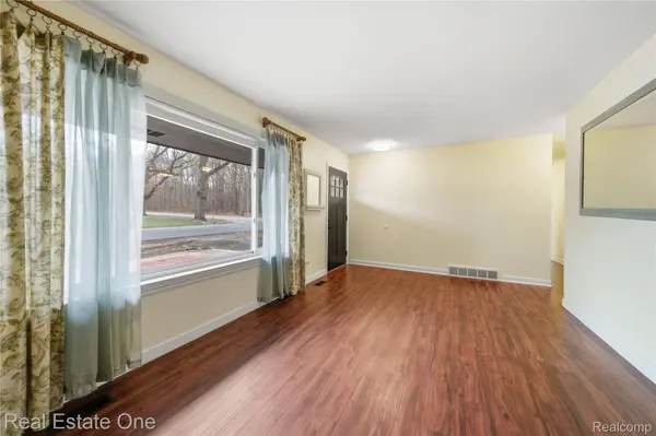 2276 Lakewood WAY, Hamburg Township, MI 48169