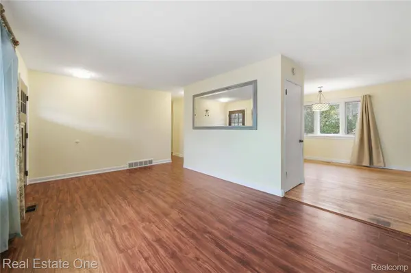 2276 Lakewood WAY, Hamburg Township, MI 48169