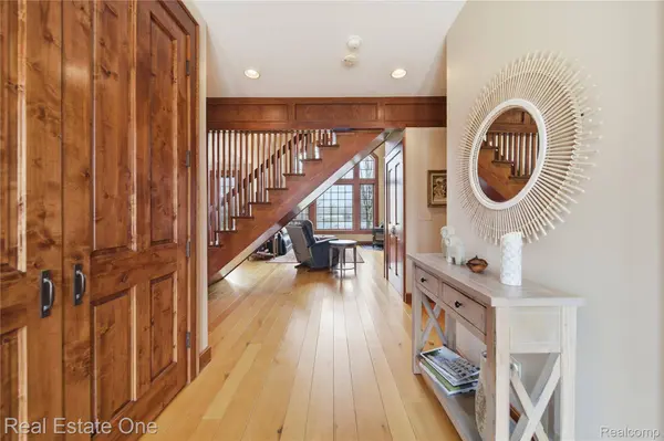 4529 Shoreview LN, Hamburg Township, MI 48189