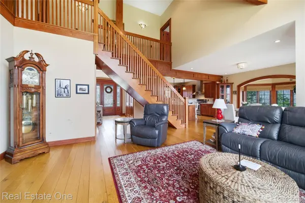 4529 Shoreview LN, Hamburg Township, MI 48189