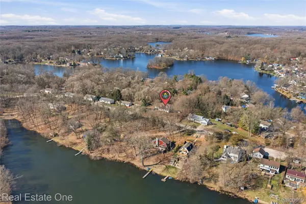 11458 College AVE, Putnam Township, MI 48169