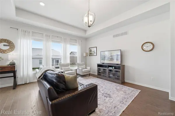 8155 Alyssa DR, Green Oak Township, MI 48116