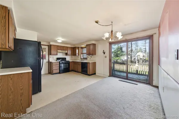 11458 College AVE, Putnam Township, MI 48169