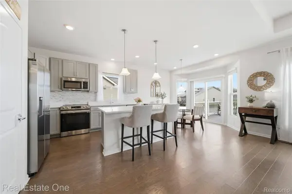 8155 Alyssa DR, Green Oak Township, MI 48116