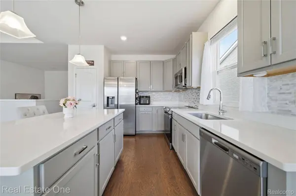 8155 Alyssa DR, Green Oak Township, MI 48116