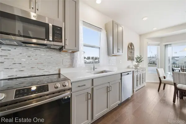 8155 Alyssa DR, Green Oak Township, MI 48116