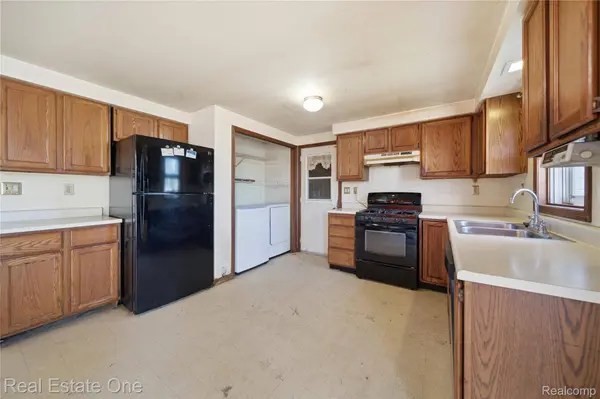 11458 College AVE, Putnam Township, MI 48169