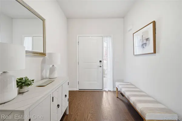 8155 Alyssa DR, Green Oak Township, MI 48116