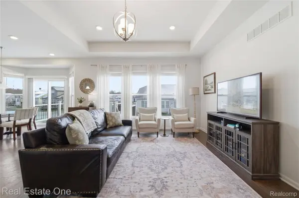 8155 Alyssa DR, Green Oak Township, MI 48116