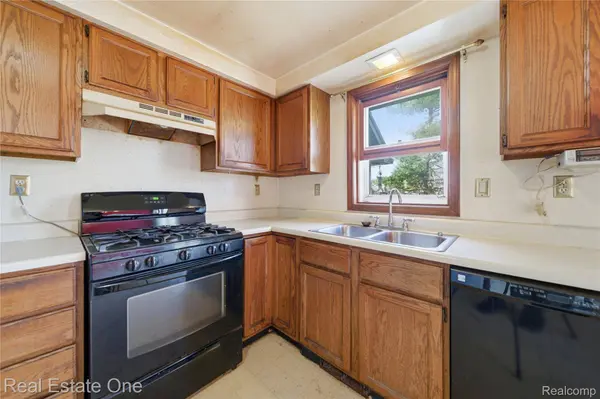 11458 College AVE, Putnam Township, MI 48169