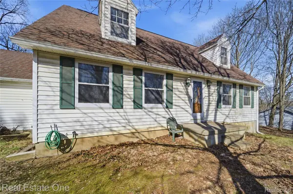 11458 College AVE, Putnam Township, MI 48169