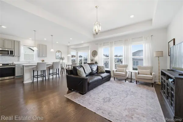 8155 Alyssa DR, Green Oak Township, MI 48116