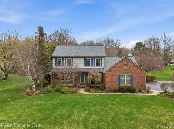 8135 Kimble DR, Hamburg Township, MI 48169
