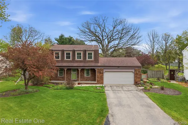 10385 Elizabeth ST, Pinckney Village, MI 48169