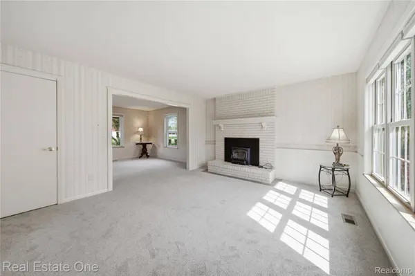 10385 Elizabeth ST, Pinckney Village, MI 48169