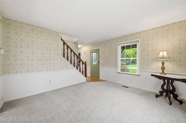 10385 Elizabeth ST, Pinckney Village, MI 48169