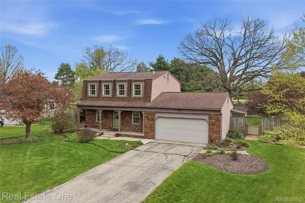 10385 Elizabeth ST, Pinckney Village, MI 48169