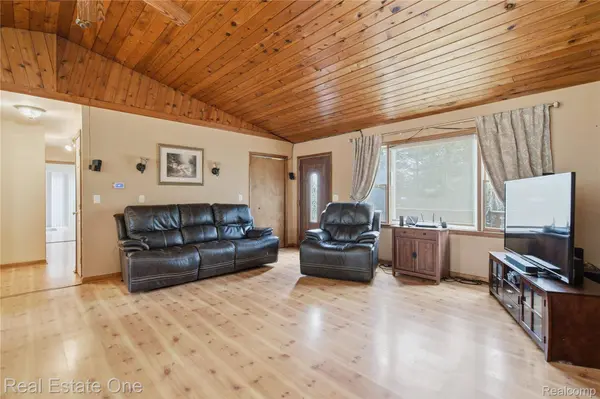 4915 E M 36, Hamburg Township, MI 48169