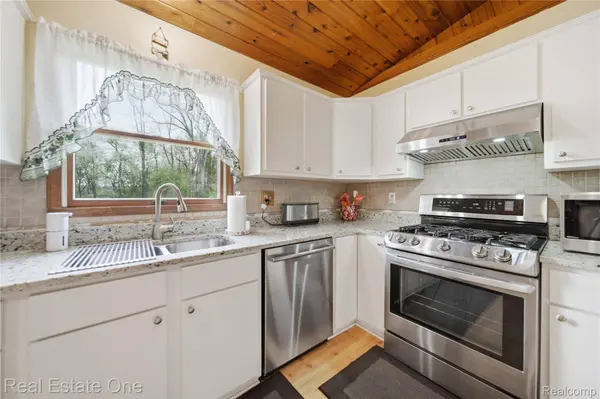 4915 E M 36, Hamburg Township, MI 48169