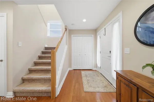 8915 Gittins ST, Commerce Charter Township, MI 48382