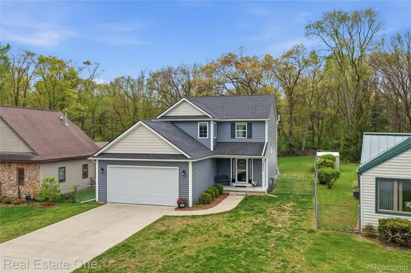 8915 Gittins ST, Commerce Charter Township, MI 48382