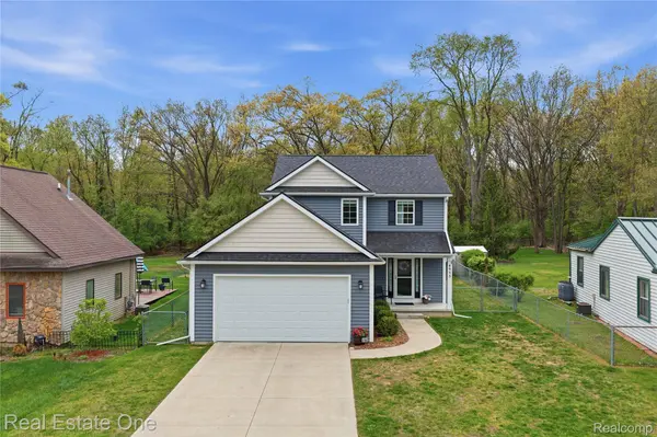 8915 Gittins ST, Commerce Charter Township, MI 48382