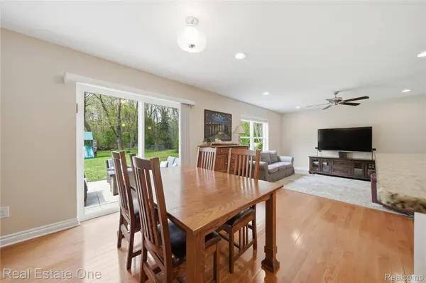 8915 Gittins ST, Commerce Charter Township, MI 48382