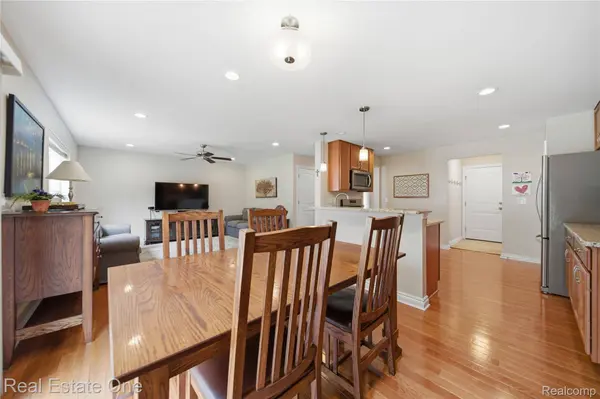 8915 Gittins ST, Commerce Charter Township, MI 48382