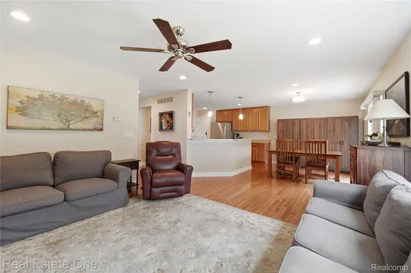 8915 Gittins ST, Commerce Charter Township, MI 48382
