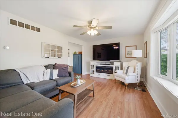 145 Wainwright ST, Novi, MI 48377