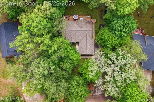 4640 Oak LN, Hamburg Township, MI 48189