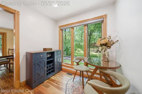 4640 Oak LN, Hamburg Township, MI 48189