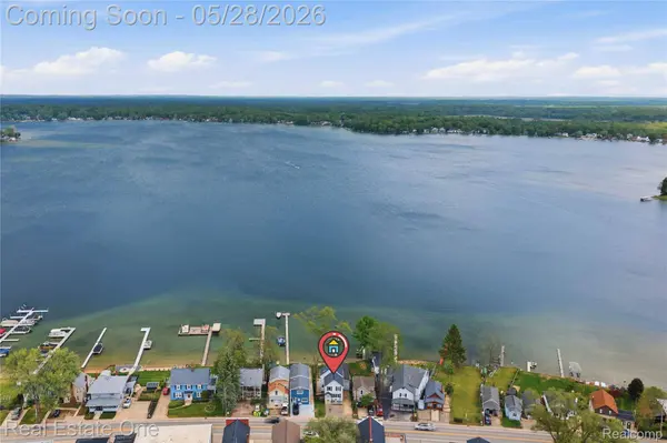9528 Main ST, Northfield Township, MI 48189