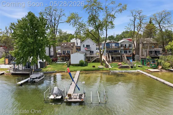 9528 Main ST, Northfield Township, MI 48189