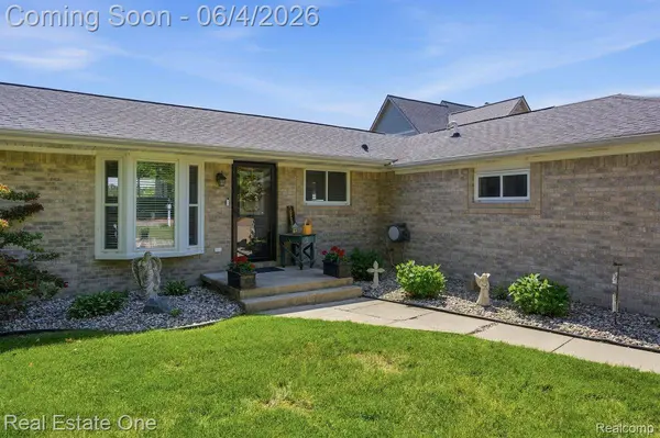 8080 Pine Ranch DR, Brighton Township, MI 48114