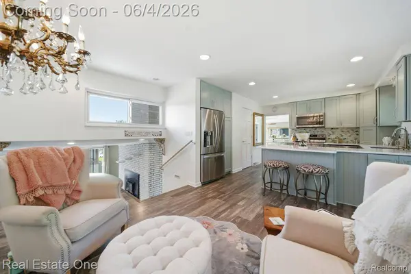 8080 Pine Ranch DR, Brighton Township, MI 48114