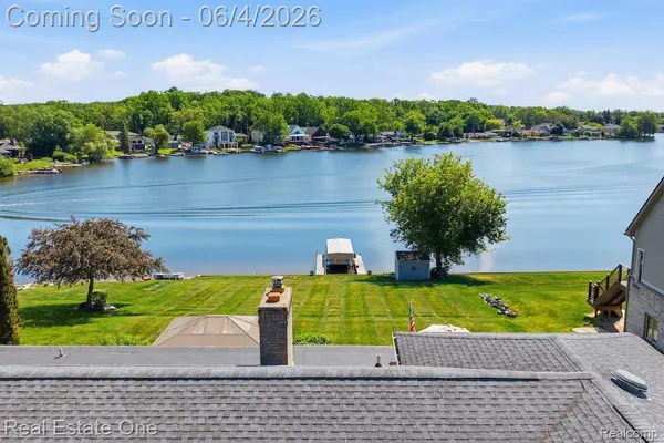 8080 Pine Ranch DR, Brighton Township, MI 48114