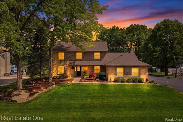 219 Briarwood DR, Highland Charter Township, MI 48357