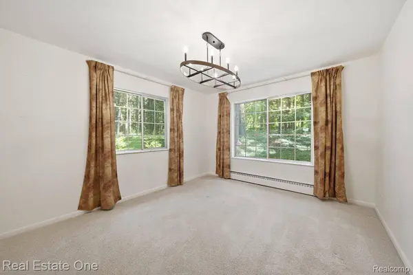 10353 McGregor RD, Hamburg Township, MI 48169