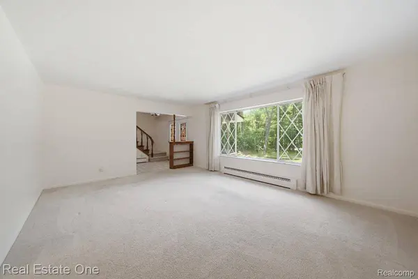 10353 McGregor RD, Hamburg Township, MI 48169