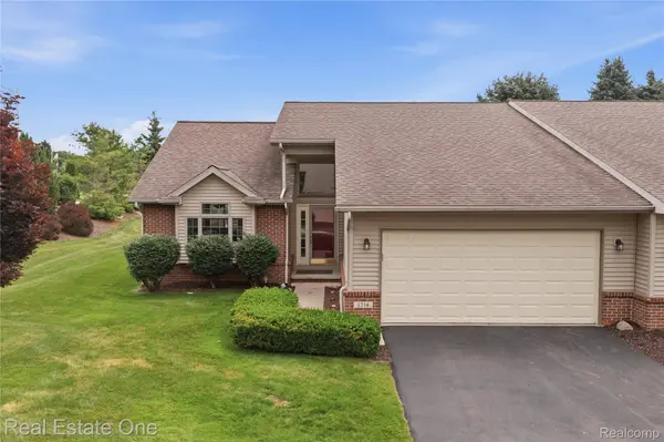 1214 Mountain Ash DR, Brighton, MI 48116