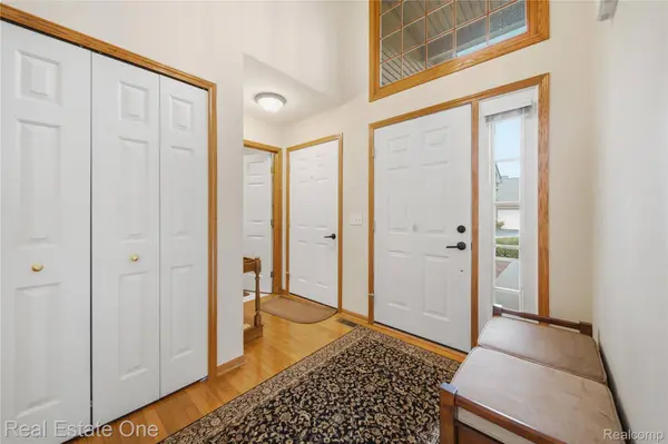 1214 Mountain Ash DR, Brighton, MI 48116