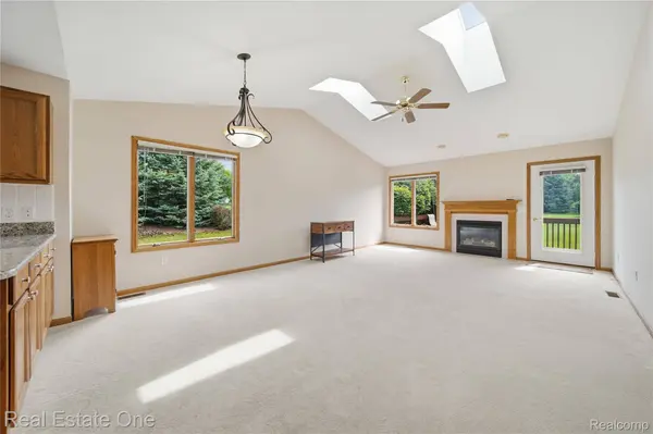 1214 Mountain Ash DR, Brighton, MI 48116
