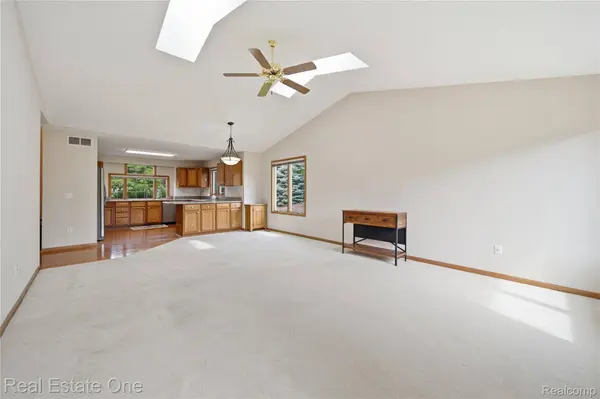 1214 Mountain Ash DR, Brighton, MI 48116