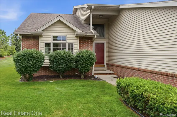 1214 Mountain Ash DR, Brighton, MI 48116