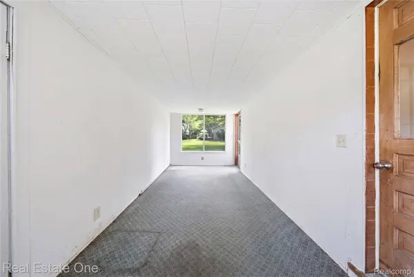 665 S Howell ST, Pinckney Village, MI 48169